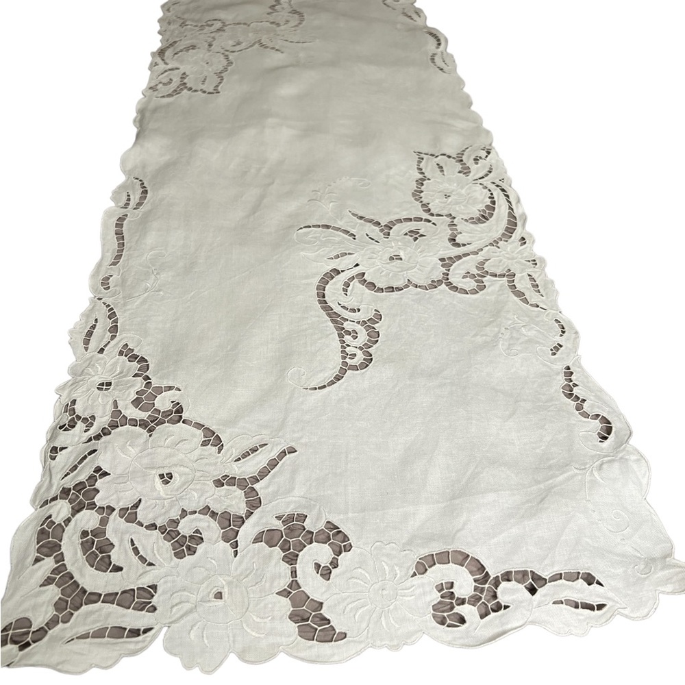Vintage Linen Battenburg Table Runner